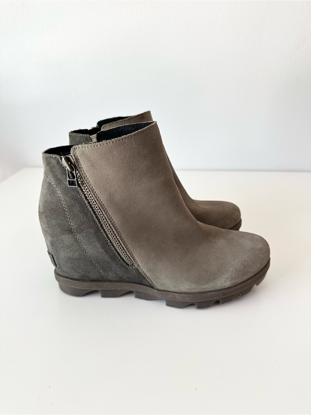 SOREL Joan of Arctic Wedge II Booties Sage Green Suede 8.5 Side Zip Waterproof